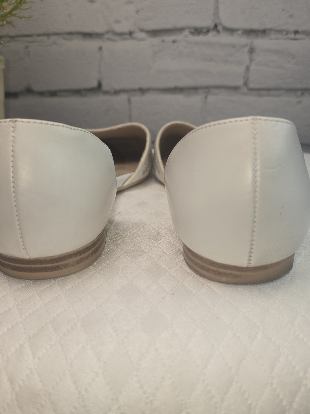 ISAAC MIZRAHI POINTED-TOE FLATS PERFORATED TOE OPEN SIDES SUMMER WOMENS 9.5 - Picture 4 of 9